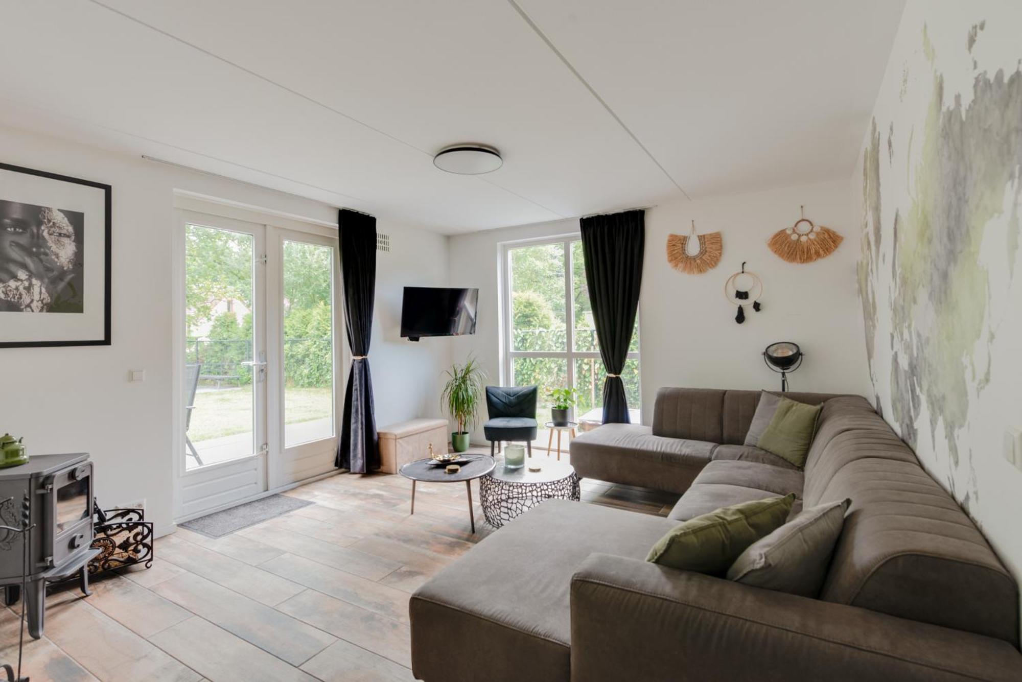 Het Huys Ewijk Mooi Luxe En Een Laadpaal Exterior photo