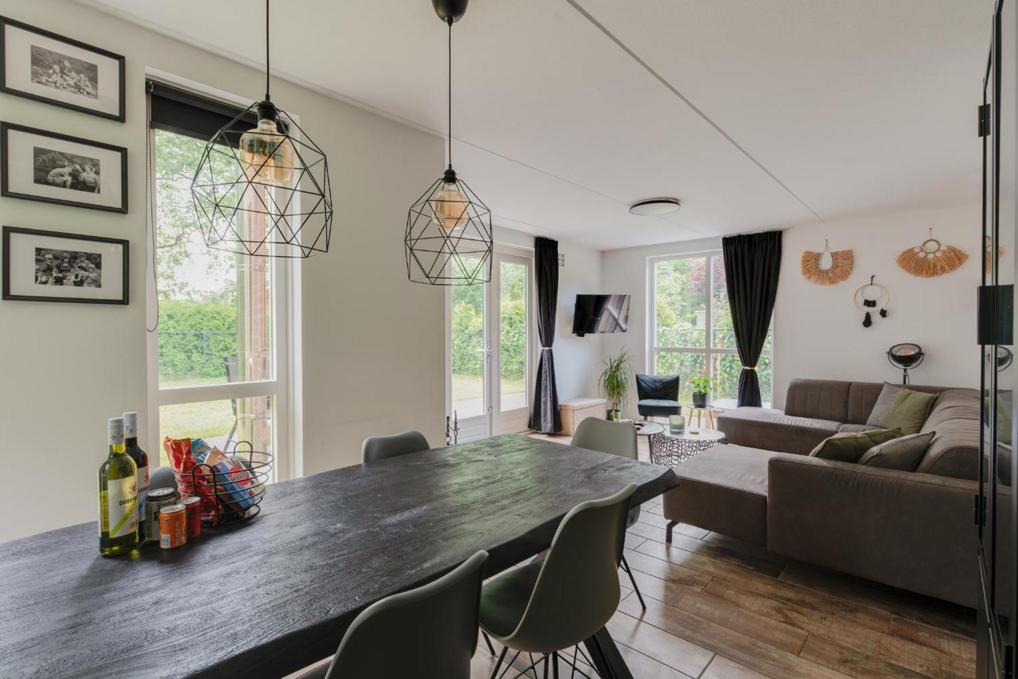 Het Huys Ewijk Mooi Luxe En Een Laadpaal Exterior photo