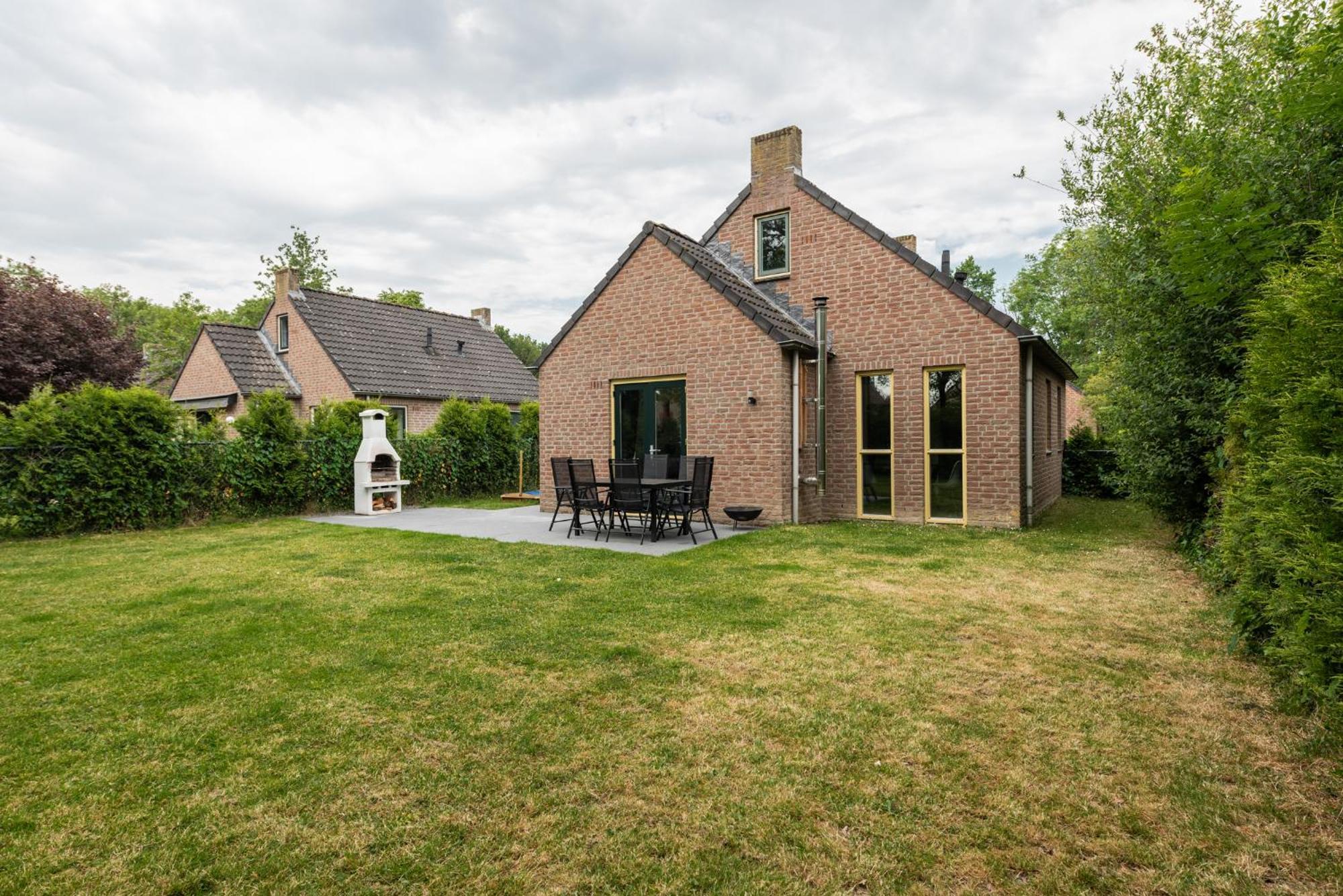 Het Huys Ewijk Mooi Luxe En Een Laadpaal Exterior photo