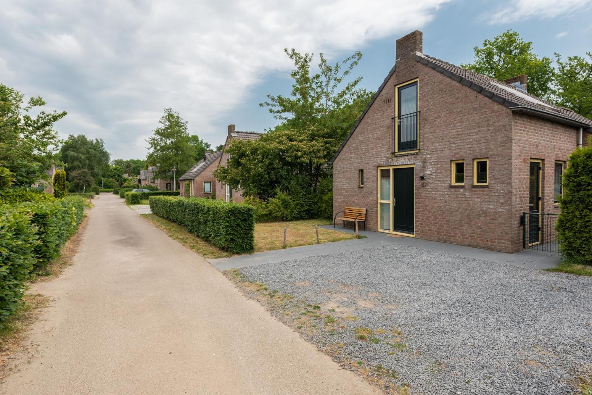 Het Huys Ewijk Mooi Luxe En Een Laadpaal Exterior photo