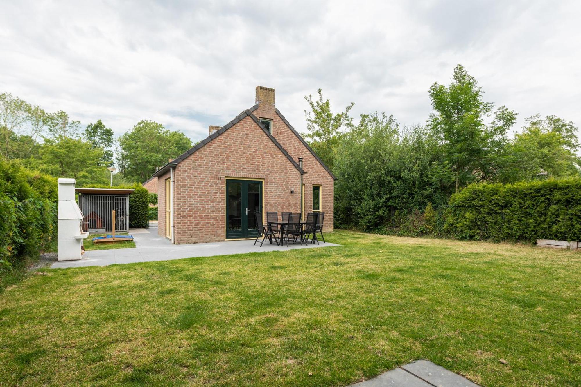Het Huys Ewijk Mooi Luxe En Een Laadpaal Exterior photo